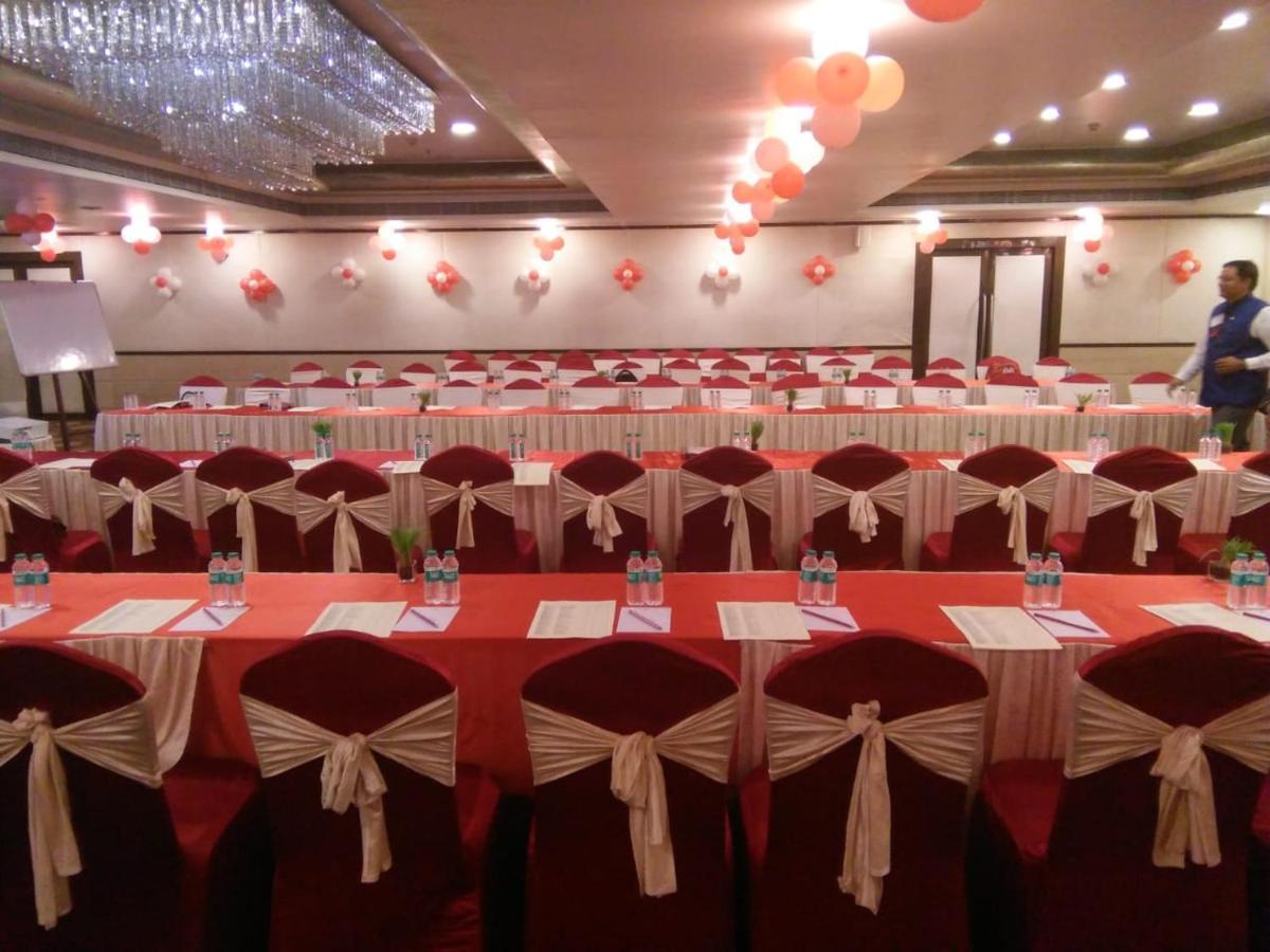The Fern Residency Rajkot Hotel Ngoại thất bức ảnh