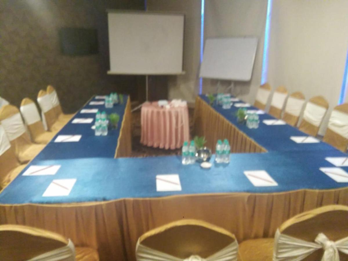 The Fern Residency Rajkot Hotel Ngoại thất bức ảnh