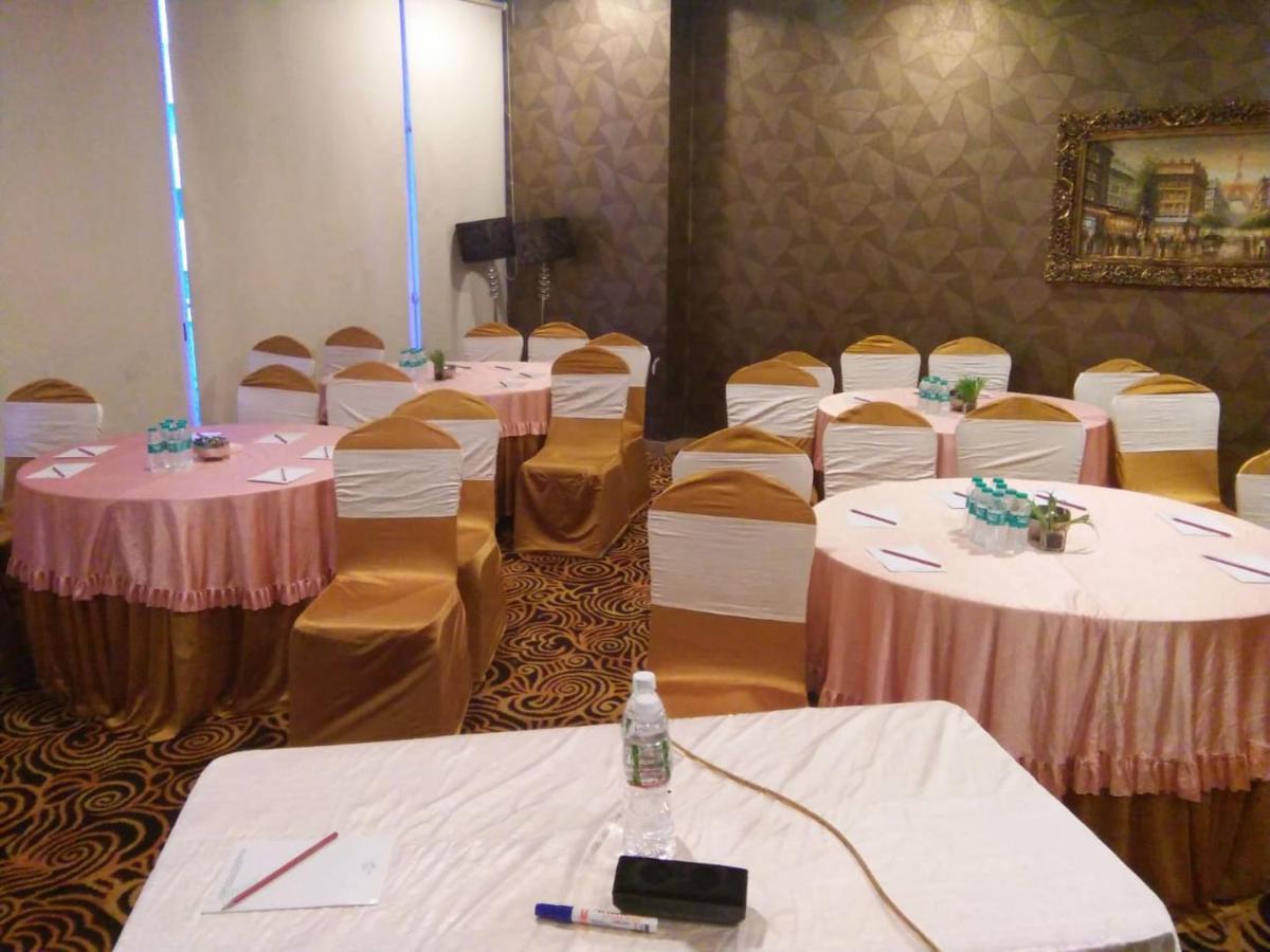 The Fern Residency Rajkot Hotel Ngoại thất bức ảnh