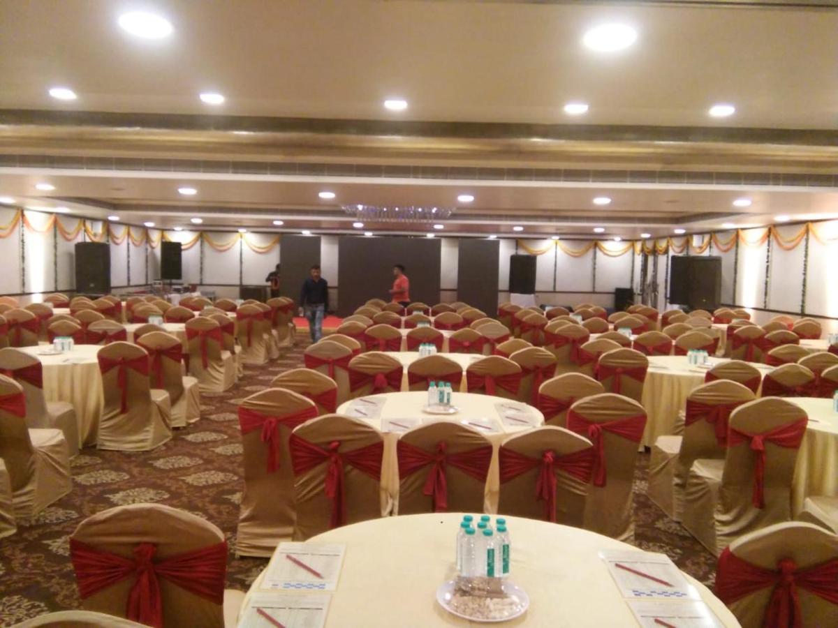The Fern Residency Rajkot Hotel Ngoại thất bức ảnh