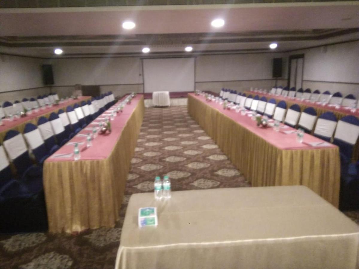 The Fern Residency Rajkot Hotel Ngoại thất bức ảnh