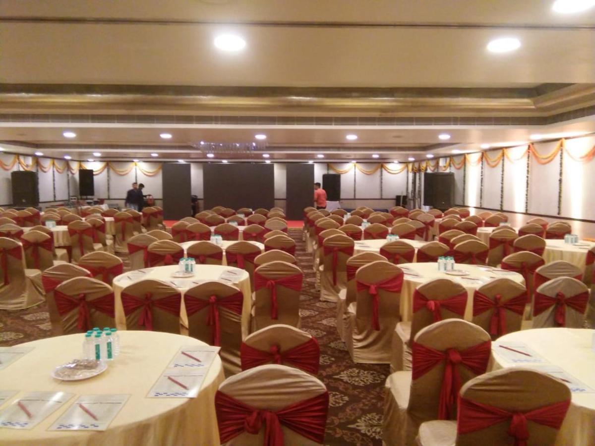 The Fern Residency Rajkot Hotel Ngoại thất bức ảnh