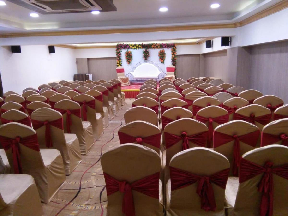 The Fern Residency Rajkot Hotel Ngoại thất bức ảnh
