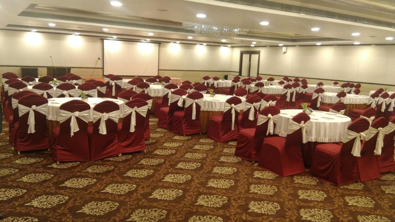 The Fern Residency Rajkot Hotel Ngoại thất bức ảnh