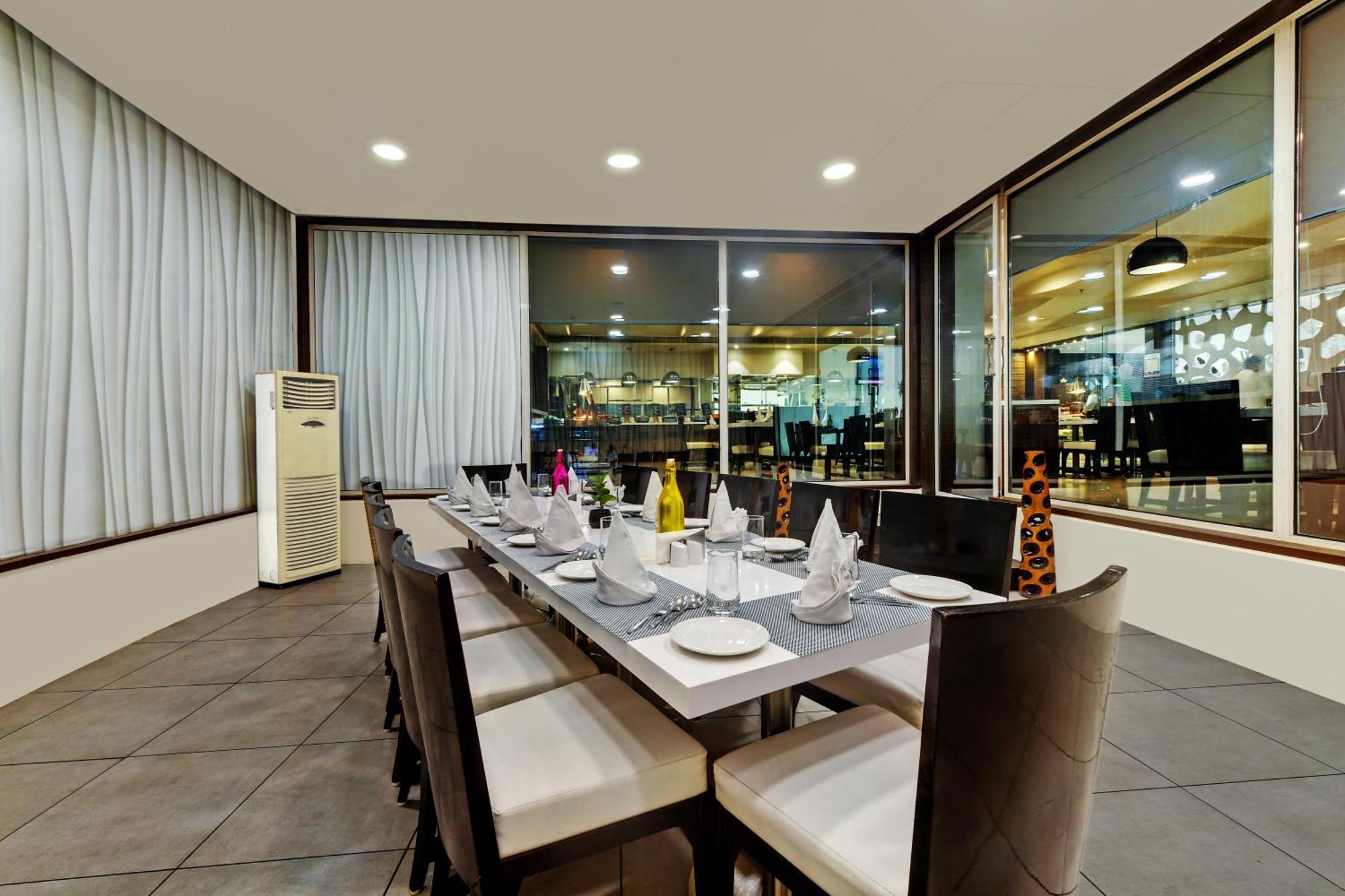 The Fern Residency Rajkot Hotel Ngoại thất bức ảnh