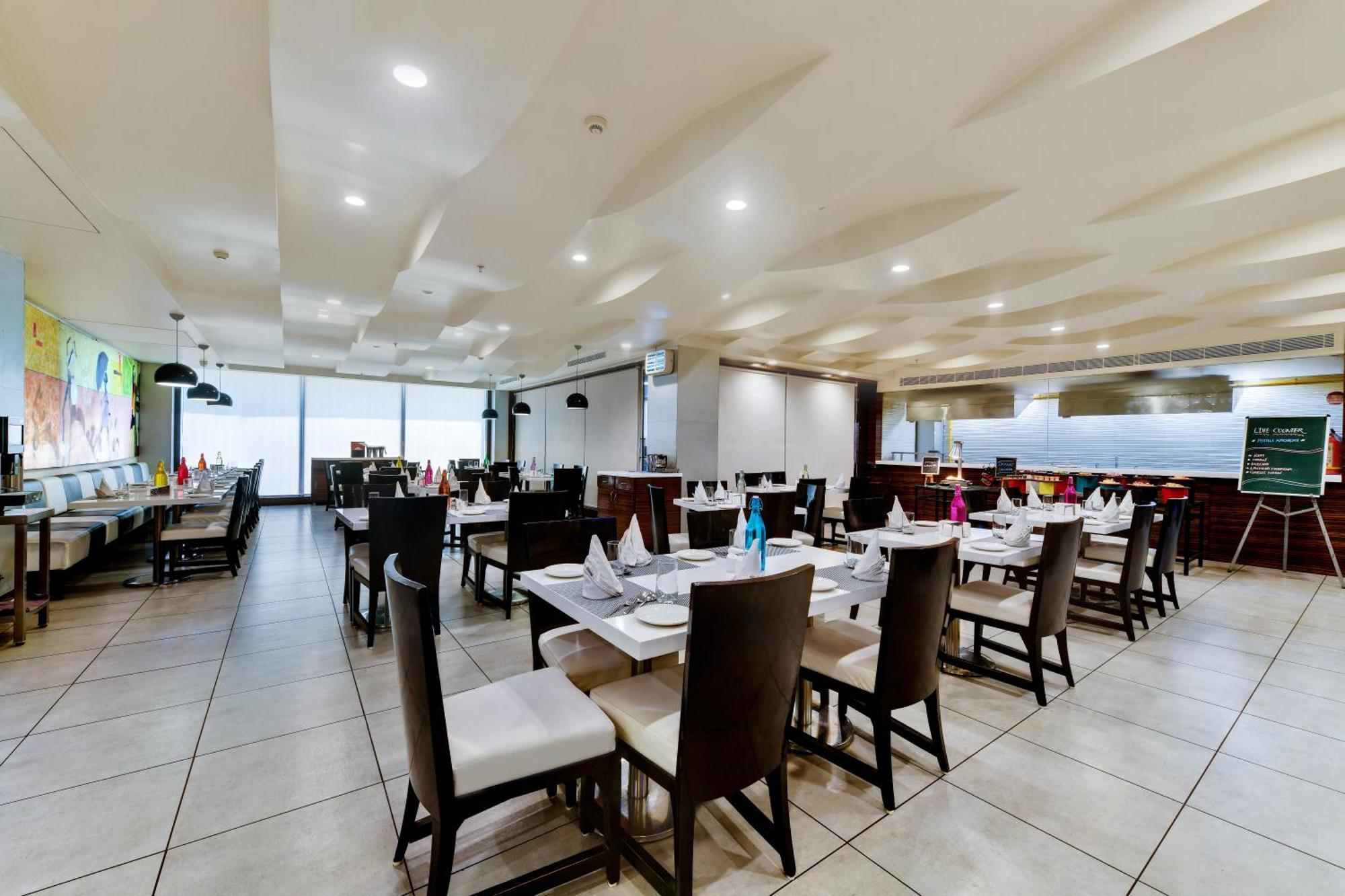 The Fern Residency Rajkot Hotel Ngoại thất bức ảnh