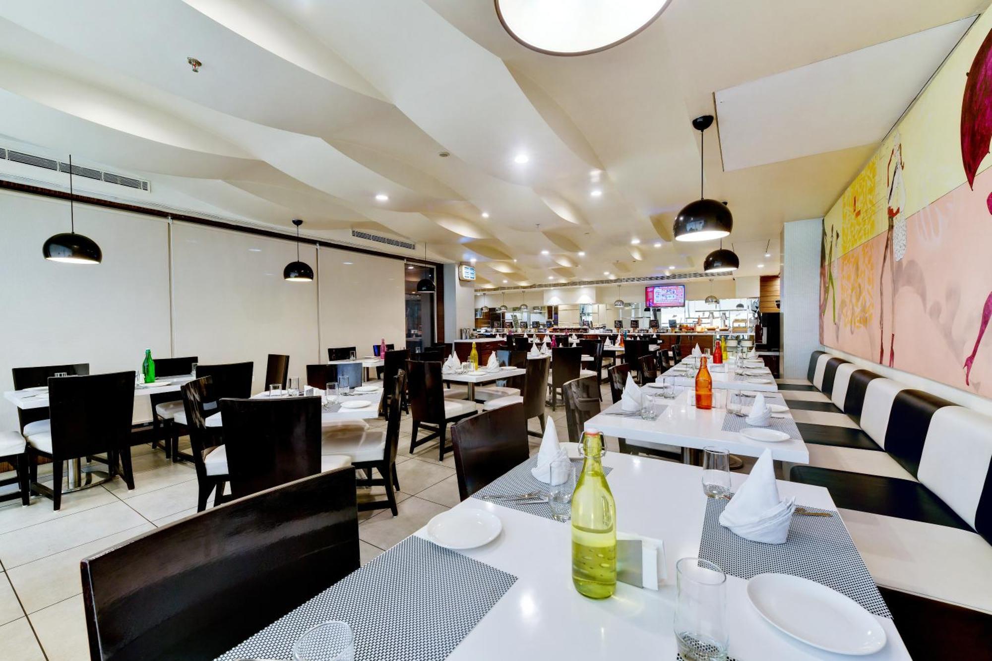 The Fern Residency Rajkot Hotel Ngoại thất bức ảnh