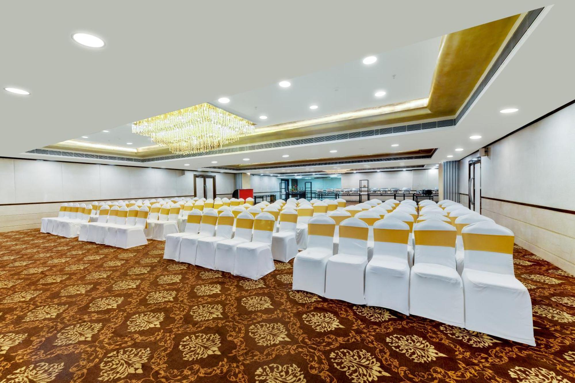 The Fern Residency Rajkot Hotel Ngoại thất bức ảnh