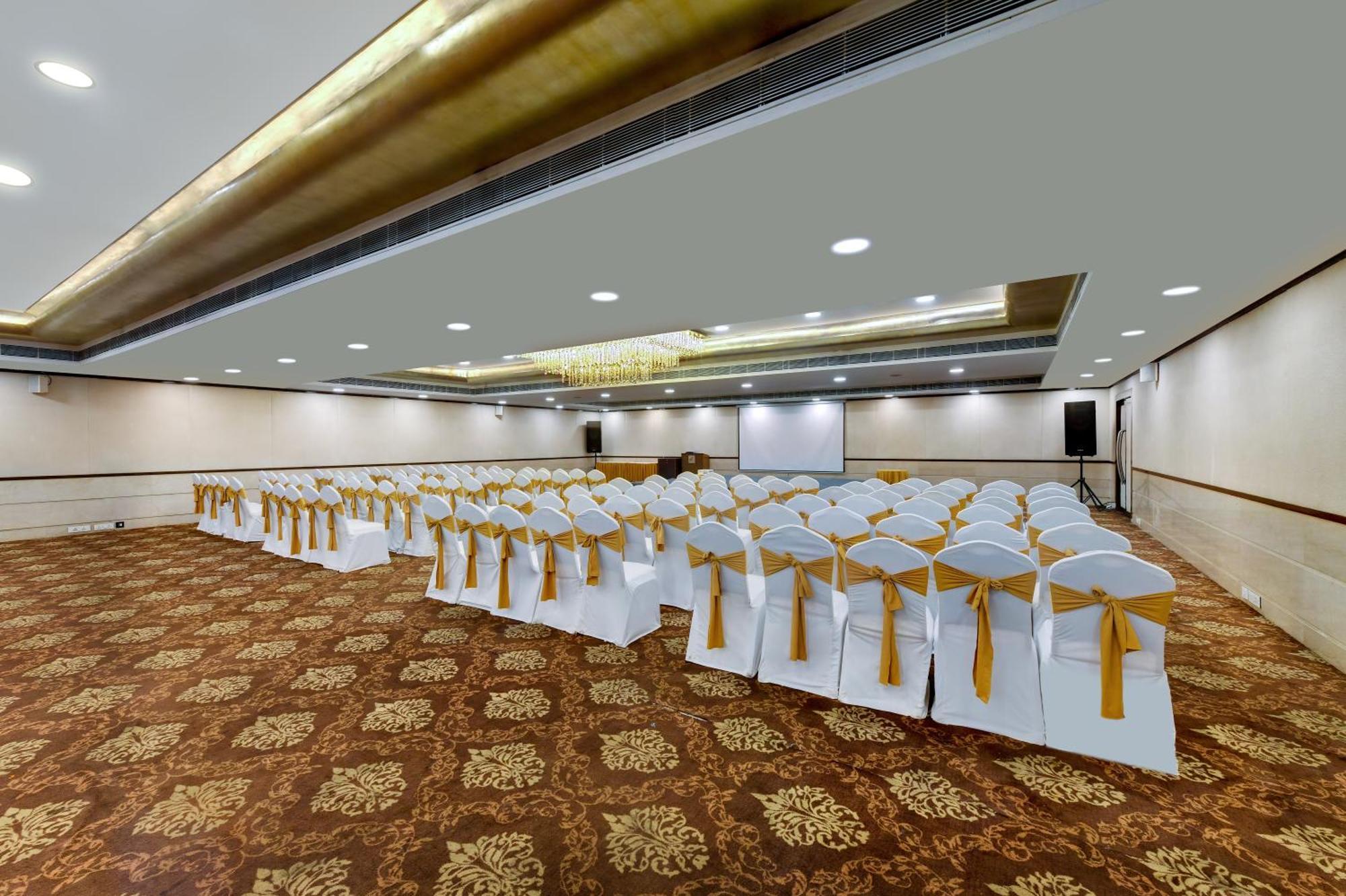 The Fern Residency Rajkot Hotel Ngoại thất bức ảnh