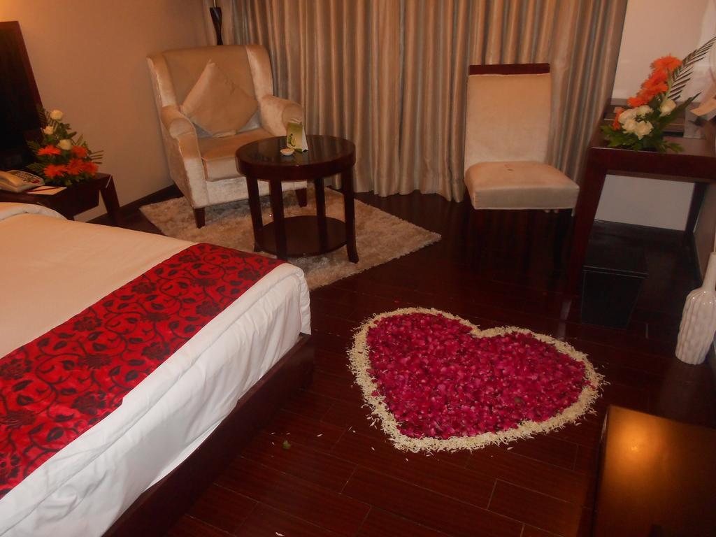The Fern Residency Rajkot Hotel Ngoại thất bức ảnh